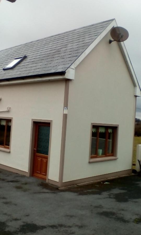 Larchlodge Ennis Exterior photo